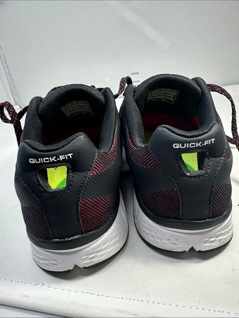 Sketchers GoWalk Size 9 1/2